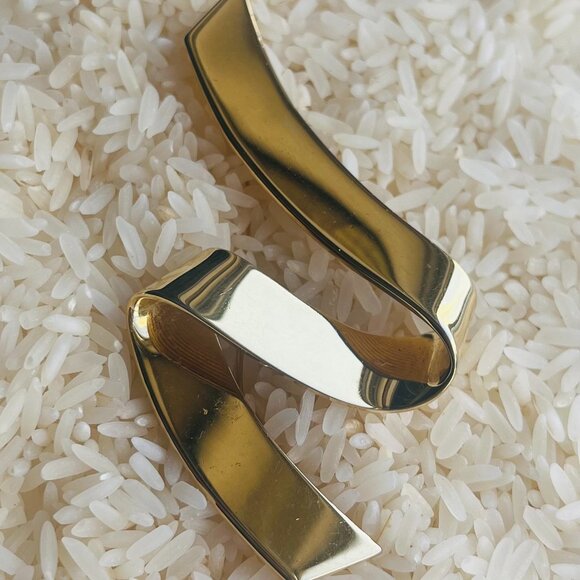 Monet Jewelry - Vintage Monet Ribbon Style Zig Zag Gold Tone Pin Brooch